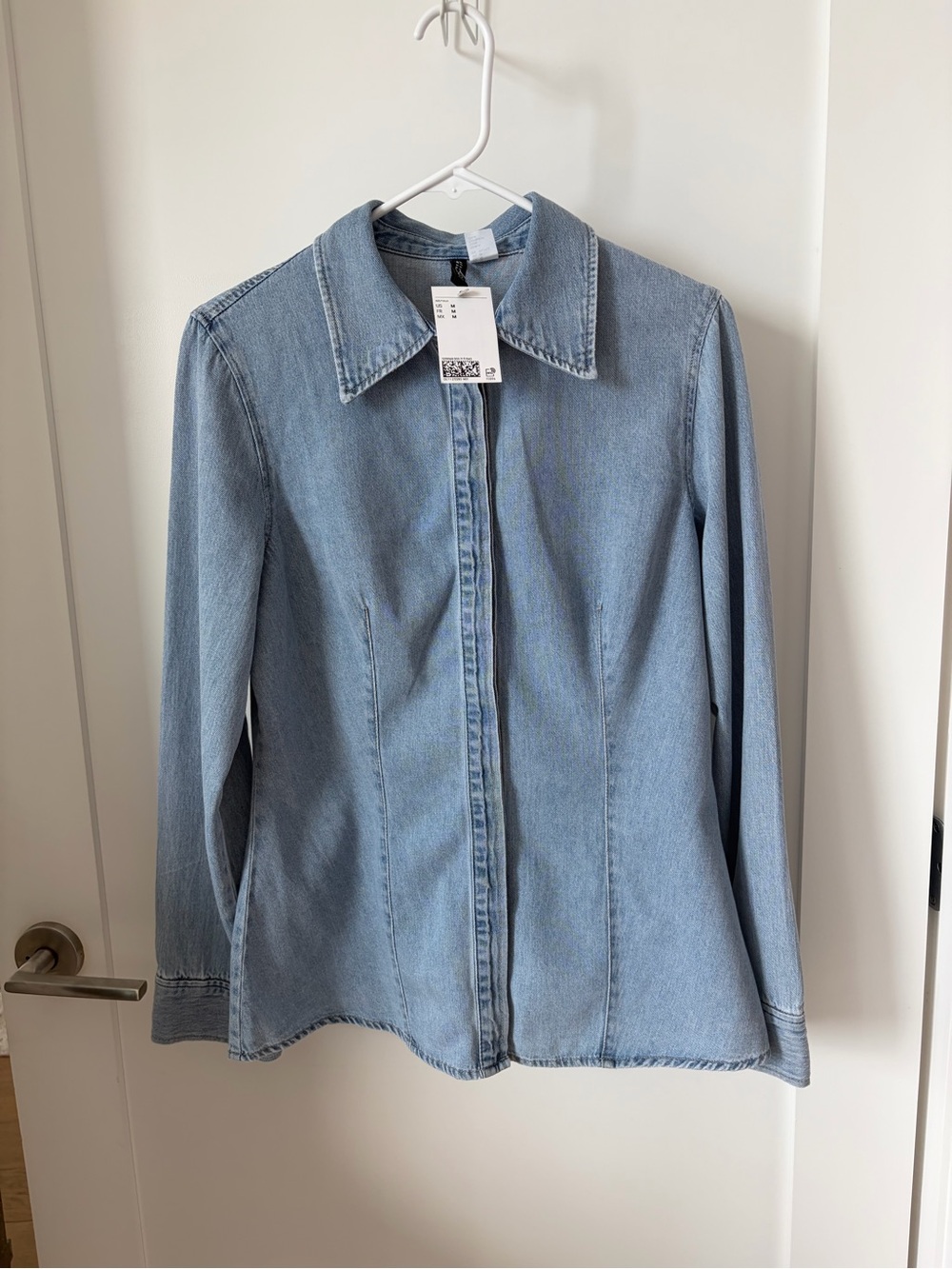 Tapered waist denim buttondown shirt